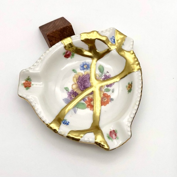 Kintsugi Ashtray Floral Porcelain Germany Gold Crack Art Personal Growth Gift - Picture 12 of 12